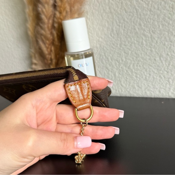 💛AUTHENTIC Louis Vuitton Mini Pochette💛 - Picture 10 of 13